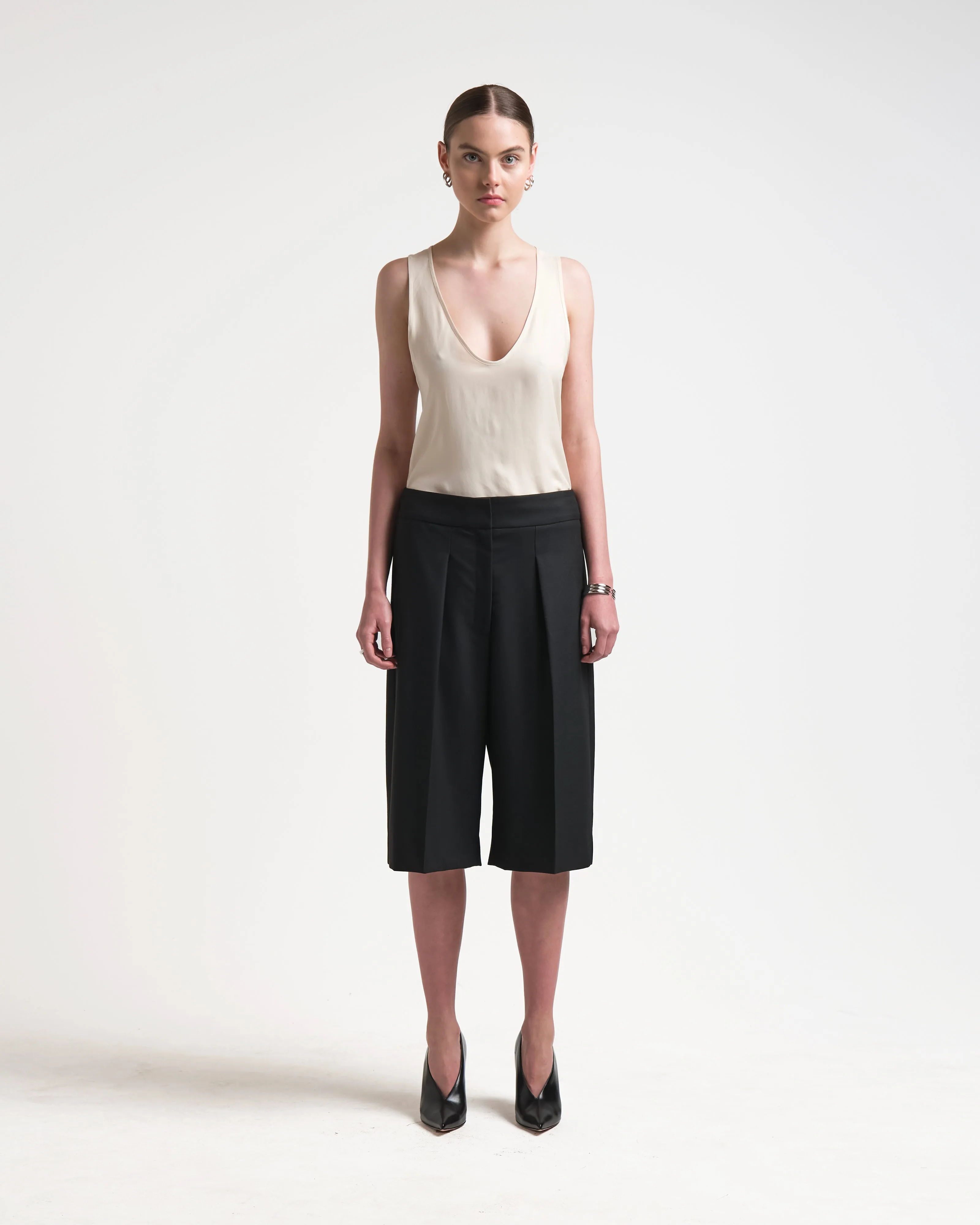 TAILORED SHORT BLACK