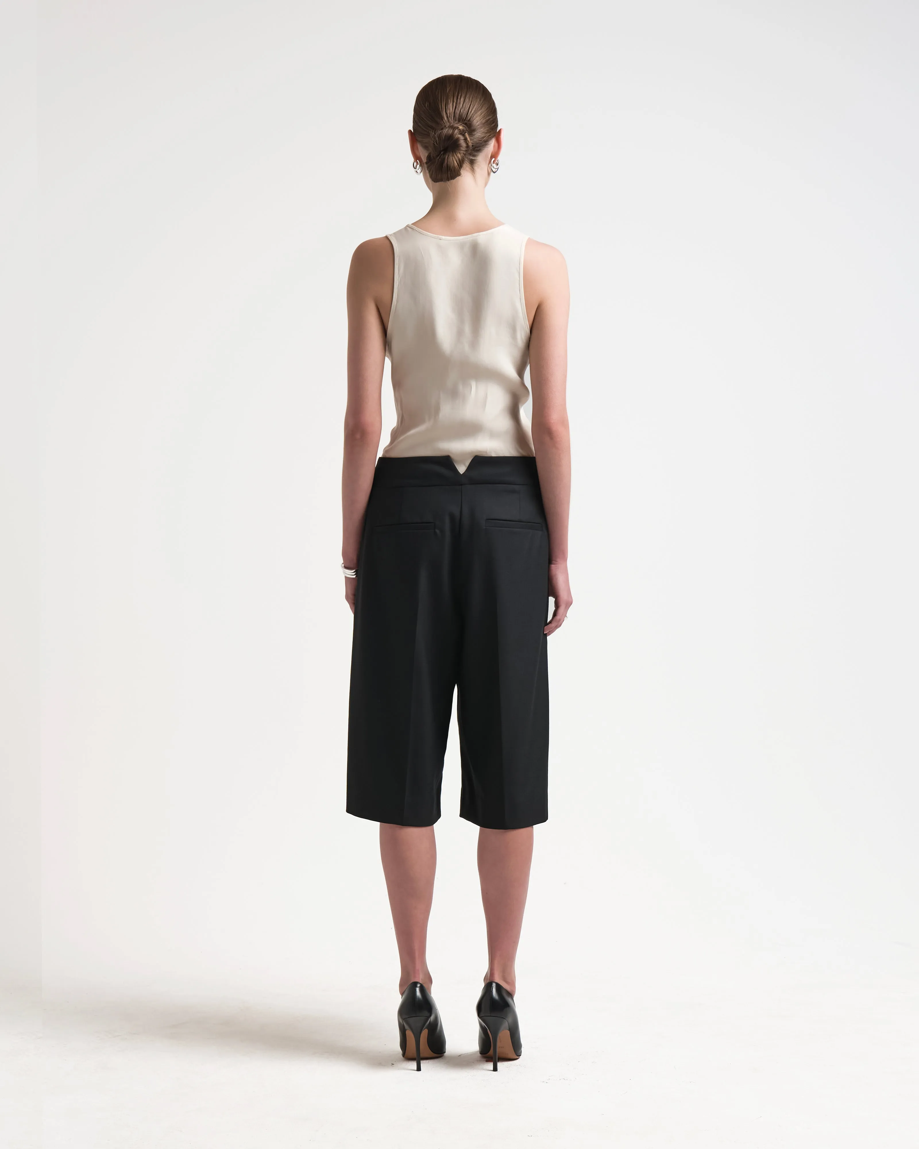 TAILORED SHORT BLACK
